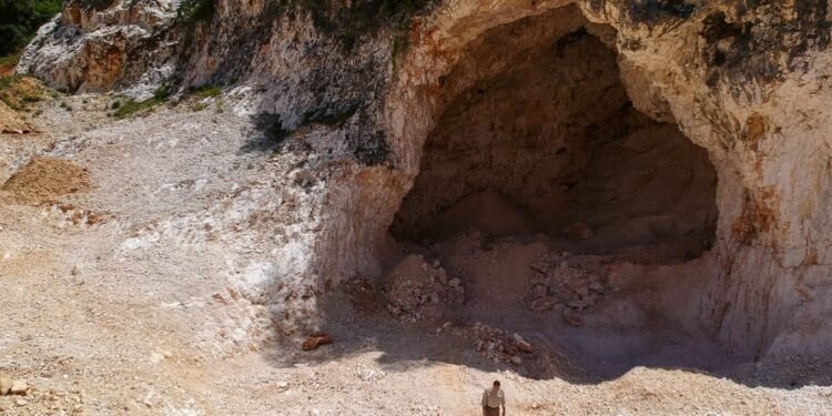 Organizaciones sociales de San Cristóbal logran frenar la explotación minera en las cuevas del Pomier